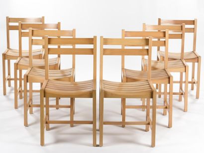 null André SORNAY (1902-2000)

Suite de huit chaises en hêtre massif à assise et...