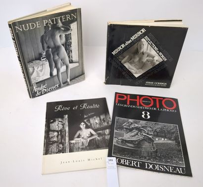 Un ensemble de 3 livres de photographie :
Nude...