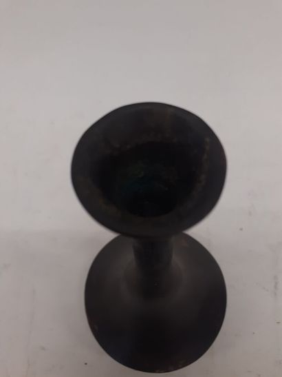 null CHINE 
Petit vase en bronze 
H : 20 cm 
