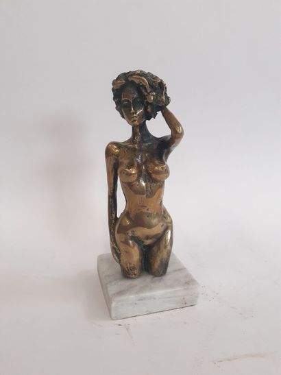 null Ecole Française XXème nu féminin en bronze
socle en marbre blanc
H : 29 cm 