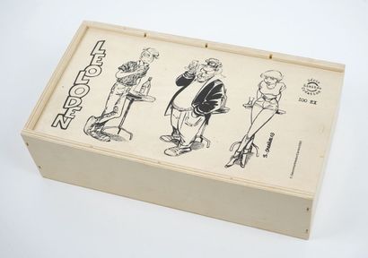null Léo LODEN. 

Un ensemble de 4 verres décorés, dans une boite en bois illustrée.

2003....