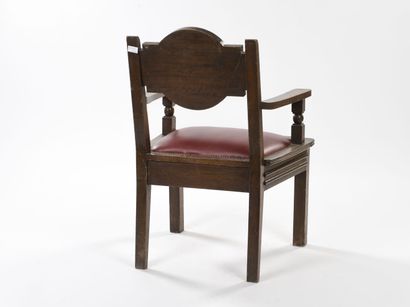 null Étienne KOHLMANN (1903-1988)

Paire de fauteuils à structure en pin teinté foncé...