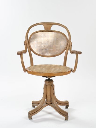 null Michael THONET (1796-1871)

Office chair with a high screw back, variant of...