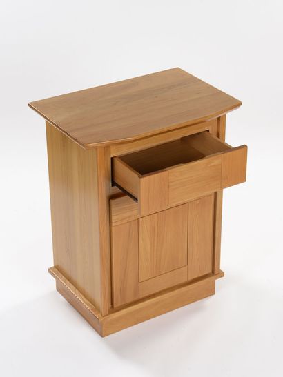 null Roland HAUESLER (XX-XXI th)

Piece of furniture with a door and a drawer.

Edition:...