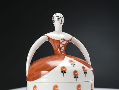 null ROBJ PARIS

Candy box in polychrome porcelain representing a dancer with a flowery...