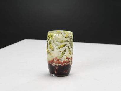 null DAUM NANCY

Vase de forme légèrement oblongue à décor en verre gravé à l'acide...