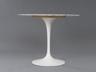 null Eero SAARINEN (1910-1961)

Dining table model Tulip with circular top in Arabescato...