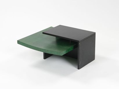 null WORK 1980

Pair of coffee tables in black laminated chipboard and a lower tray...