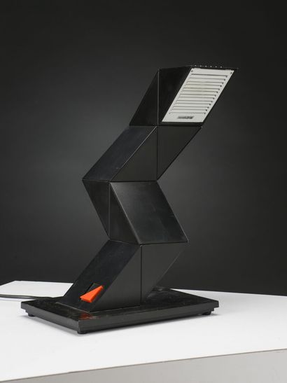 null Z-LITE ( XX th )

Table lamp model Zig-zag composed of eight triangular elements...