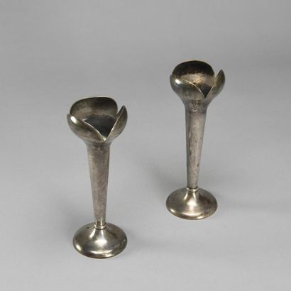 null Gio PONTI (1891 - 1979)

Pair of soliflores of conical form resting on a circular...