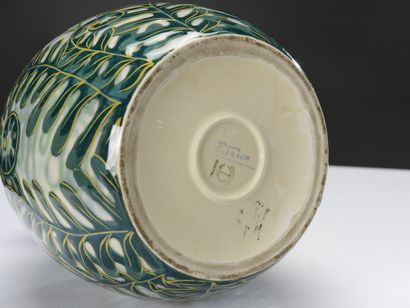 null Camille THARAUD (1878-1951)

Vase of ovoid form with a very open neck in porcelain...