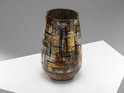 null Alexandre KOSTANDA (1921 - 2007)

Very large ovoid vase in chamotte clay with...