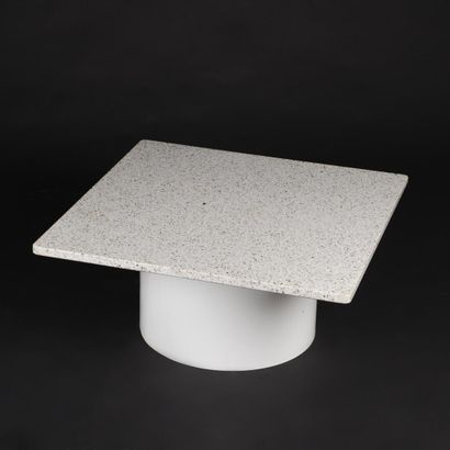 null DE SEDE TEAM

Coffee table with a circular base in white melamine on which rests...