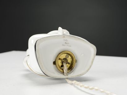 null ROBJ PARIS

Lampe veilleuse modèle «Japonais» en porcelaine émaillée polychrome...