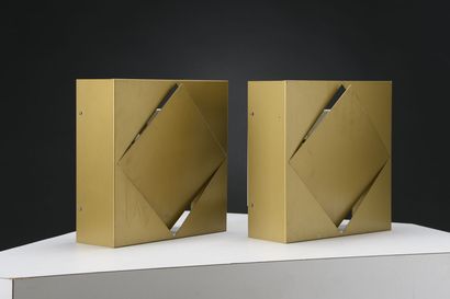 null RAAK AMSTERDAM

Pair of gilded aluminium square sconces with two lights.
Label...