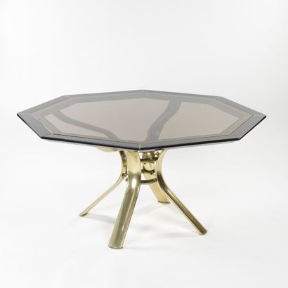 null WORK 1970

Dining room table with glass top and hexagonal frame in black lacquered...