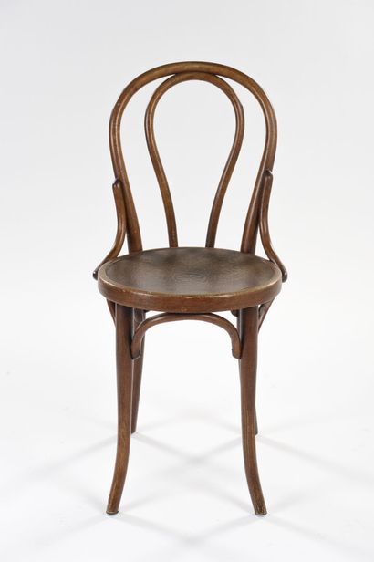 null Michaël THONET (1796 - 1871) 
Suite de cinq chaises modèle N°18 en bois courbé...