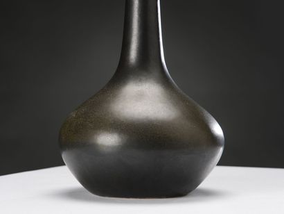 null Jacqueline (1940-1989) & Tim ORR (Born 1940)

Vase of swollen form with long...