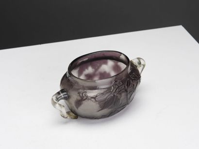 null Émile GALLÉ (1846-1904) 

Rare cup with two handles worked with heat in clear...