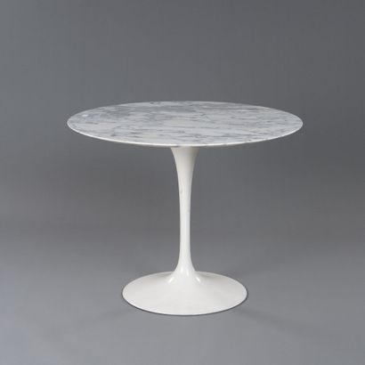 null Eero SAARINEN (1910-1961)

Dining table model Tulip with circular top in Arabescato...