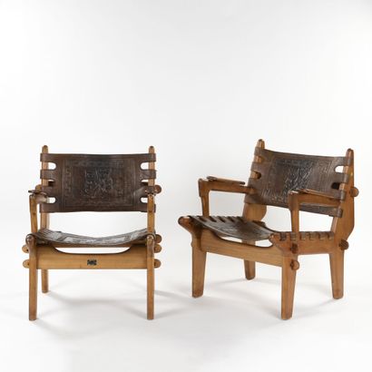 null Angel PAZMINO (20th century), Ecuador

Pair of armchairs in dark stained mahogany...