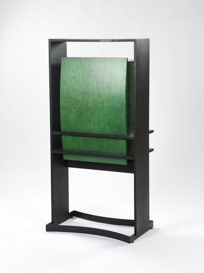 null WORK 1980

Retractable desk with a black lacquered metal base and a green tinted...
