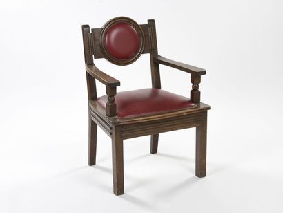 null Étienne KOHLMANN (1903-1988)

Paire de fauteuils à structure en pin teinté foncé...