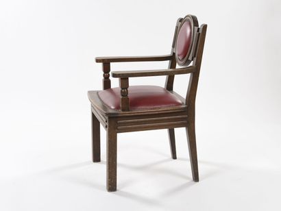 null Étienne KOHLMANN (1903-1988)

Paire de fauteuils à structure en pin teinté foncé...