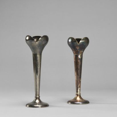 null Gio PONTI (1891 - 1979)

Pair of soliflores of conical form resting on a circular...