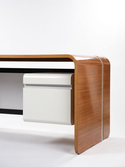 null Michel BOYER (1935 - 2011)

U-shaped desk with a wooden structure covered with...