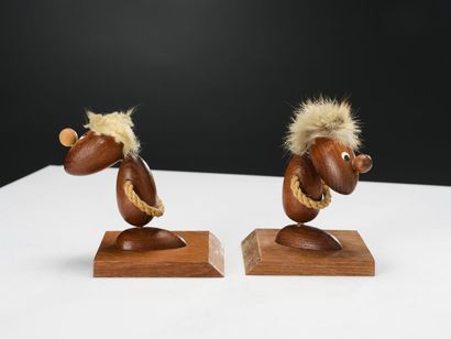 null In the spirit of Hans BOLLING

Suite of two figures in solid teak called Optimists.
Circa...