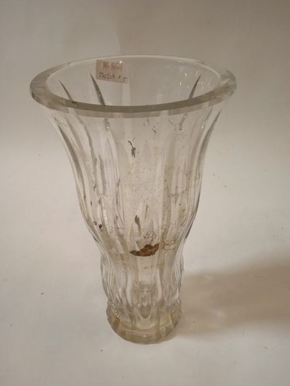 BACCARAT, Vase en cristal taillé 
Hauteur...