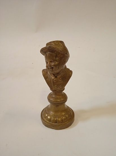 Buste d'enfant en Bronze avec un képi
Hauteur...