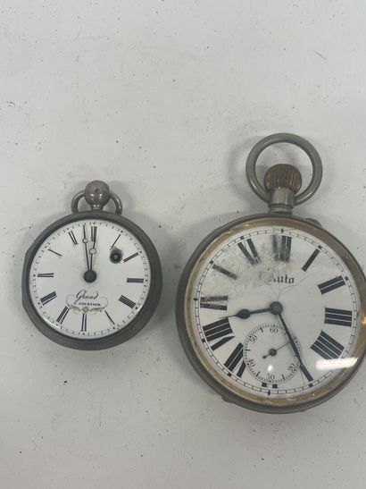 Deux montres dont une grande 
D : 6 cm