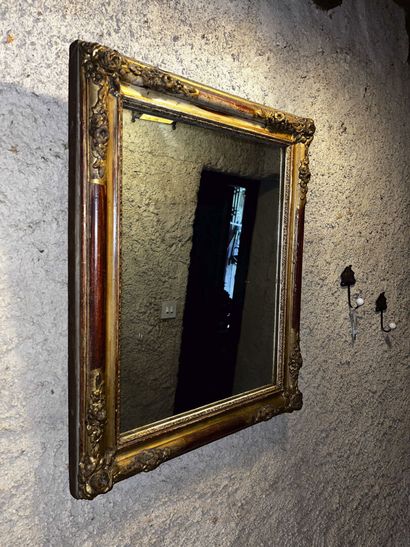 Miroir en stuc doré Nap III
63 x 52 cm