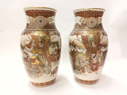 SATSUMA, Japon 
Paire de vases en porcelaine
H...