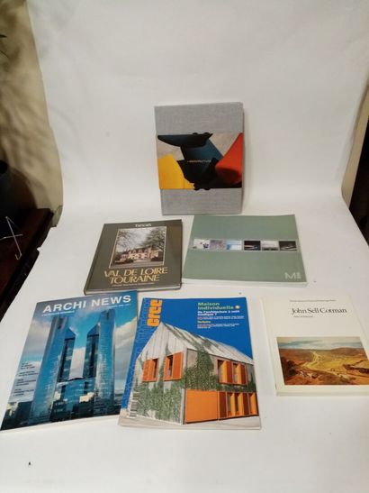 Lot de livres dont deux magazines sur l'architecture,...
