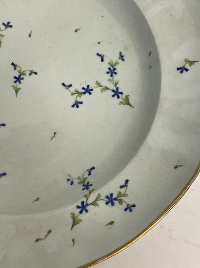 null Plat en porcelaine à décor de Barbeaux
D : 34.5 cm