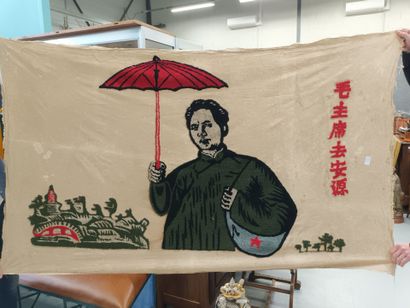 null [Régime communiste chinois, la Chine de MAO]
Toile de propagande chinoise brodée,
112...