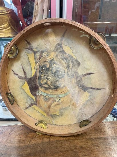 null Carlin peint sur un tambourin
D : 35 cm