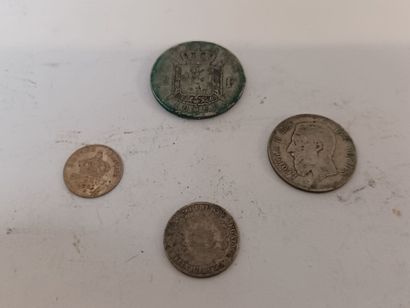 null Pièce de Léopold II 2 francs, et 1 francs 20 centimes en argent
(Abimées)