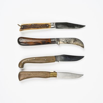 null Ensemble de quatre couteaux pliants classiques vintages: un Pradel Alpin en...
