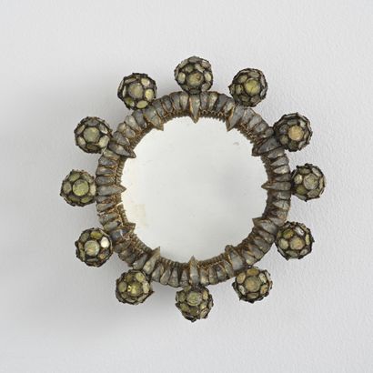  Line VAUTRIN (1913-1997)

Rare miroir modèle Reine à structure en talosel beige... Gazette Drouot