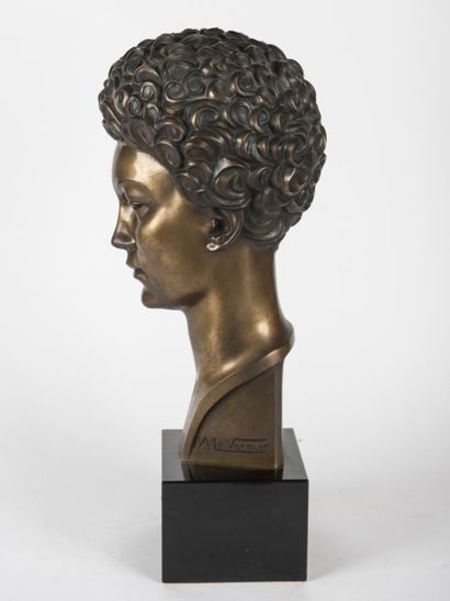 MAX LE VERRIER (1891-1973) Epreuve en bronze représentant une tête d'homme, Reposant...