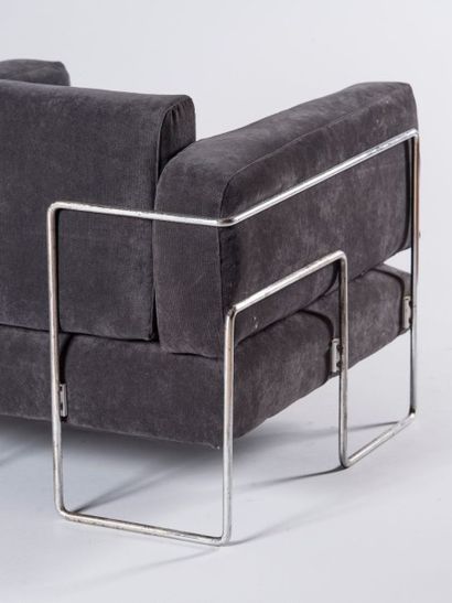 KWOK HOÏ CHAN (1939-1990) Suite de 4 fauteuils Pen Club, structure en métal chromé...