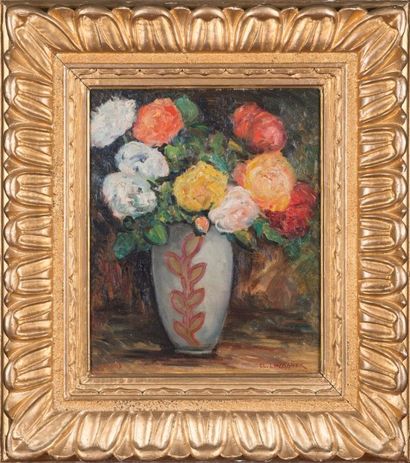 Claudius LINOSSIER (1893 - 1953) Vase au bouquet de roses Huile sur carton. Signé...