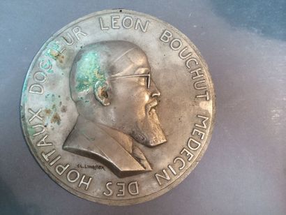 null Claudius Linossier (1893-1953) Médaille patronymique Dc Léon BOUCHUT signée...