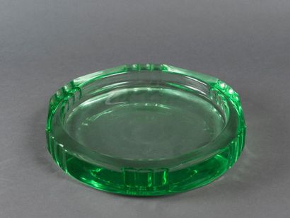 DAUM Nancy Vide poche en verre de couleur verte de forme ronde. H: 29 cm