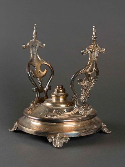 CHRISTOFLE Fontaine à thé en métal argenté gravé, poignée en ivoire Vers 1900 H:...