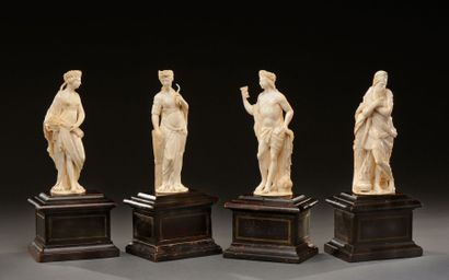  Les quatre saisons Suite de quatre sujets en ivoire sculpté en ronde-bosse le ballet...